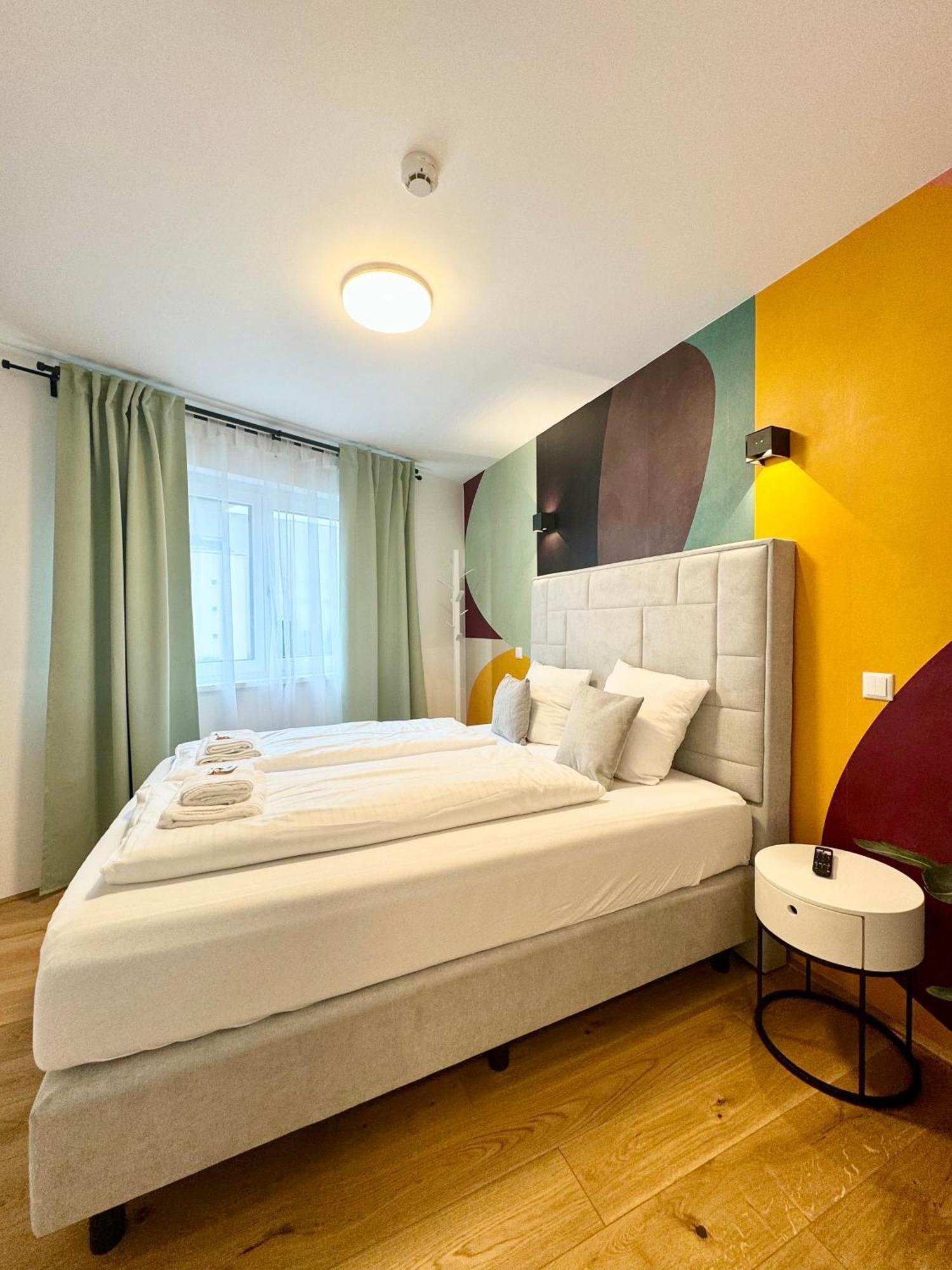 Apartment Mit Balkon *